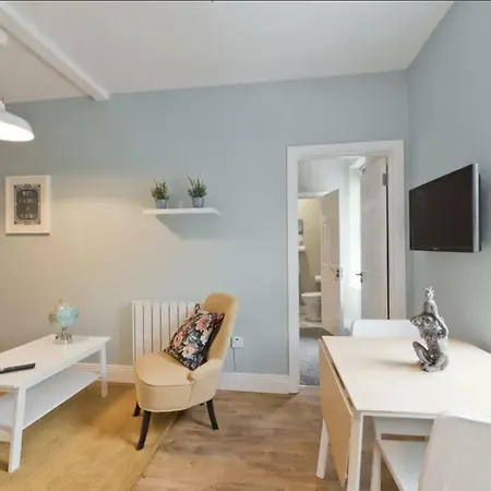 Apartment Newly Renovated Self-catered Near Temple Bar *